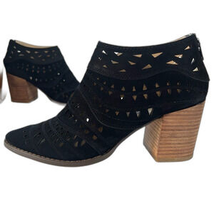 Steve Madden Jarlyn Western Black Suede Laser Cut Pointed Toe Ankle Bootie SZ 8